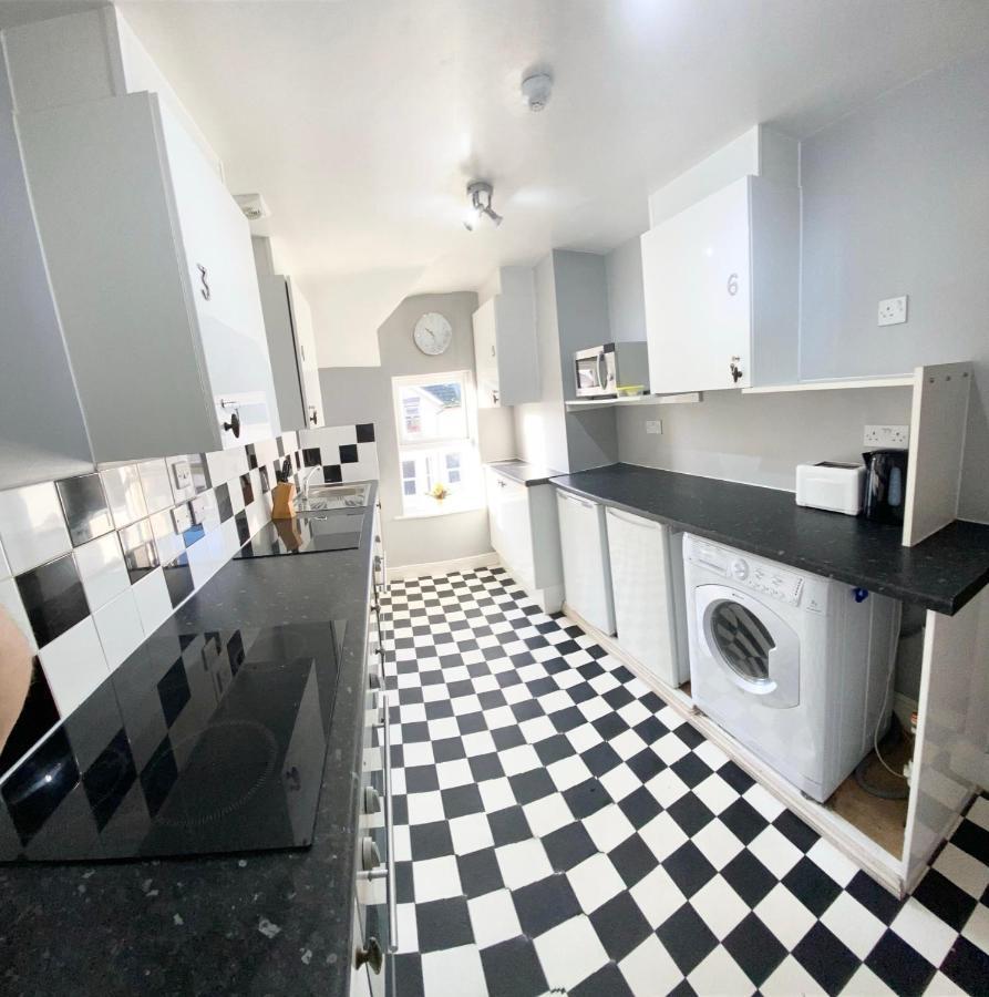 Cloud9 Guest House - By Coastline Retreats - Newly Renovated, Beautiful Ensuite Rooms Near Seafront In Town Centre, Netflix, Superfast Wifi, Communal Kitchen Bournemouth Kültér fotó