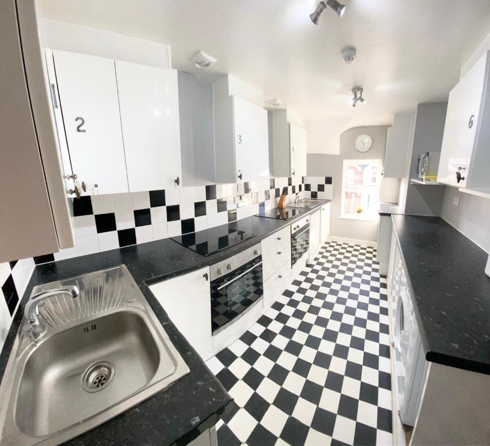 Cloud9 Guest House - By Coastline Retreats - Newly Renovated, Beautiful Ensuite Rooms Near Seafront In Town Centre, Netflix, Superfast Wifi, Communal Kitchen Bournemouth Kültér fotó