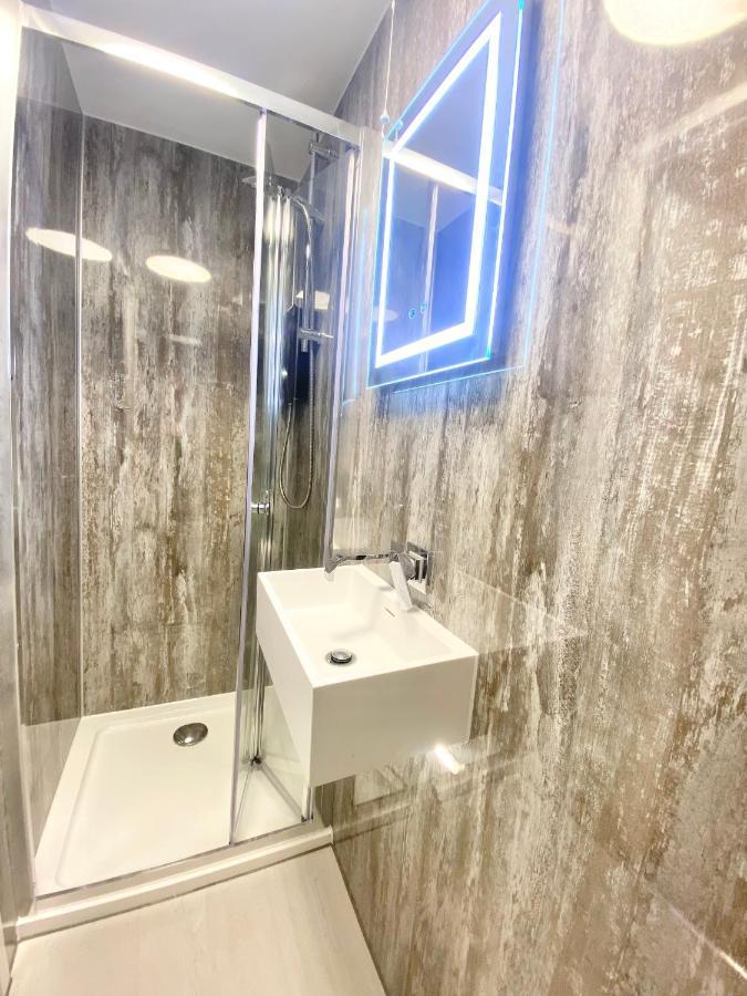 Cloud9 Guest House - By Coastline Retreats - Newly Renovated, Beautiful Ensuite Rooms Near Seafront In Town Centre, Netflix, Superfast Wifi, Communal Kitchen Bournemouth Kültér fotó