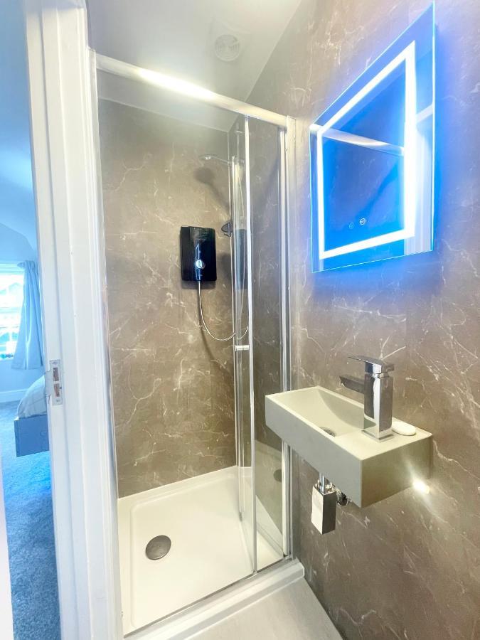 Cloud9 Guest House - By Coastline Retreats - Newly Renovated, Beautiful Ensuite Rooms Near Seafront In Town Centre, Netflix, Superfast Wifi, Communal Kitchen Bournemouth Kültér fotó