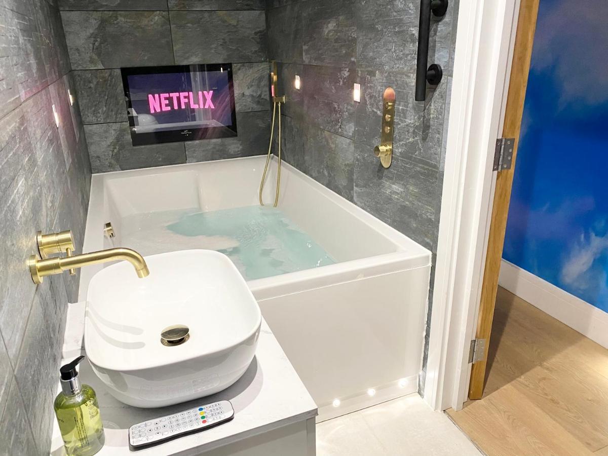 Cloud9 Guest House - By Coastline Retreats - Newly Renovated, Beautiful Ensuite Rooms Near Seafront In Town Centre, Netflix, Superfast Wifi, Communal Kitchen Bournemouth Kültér fotó