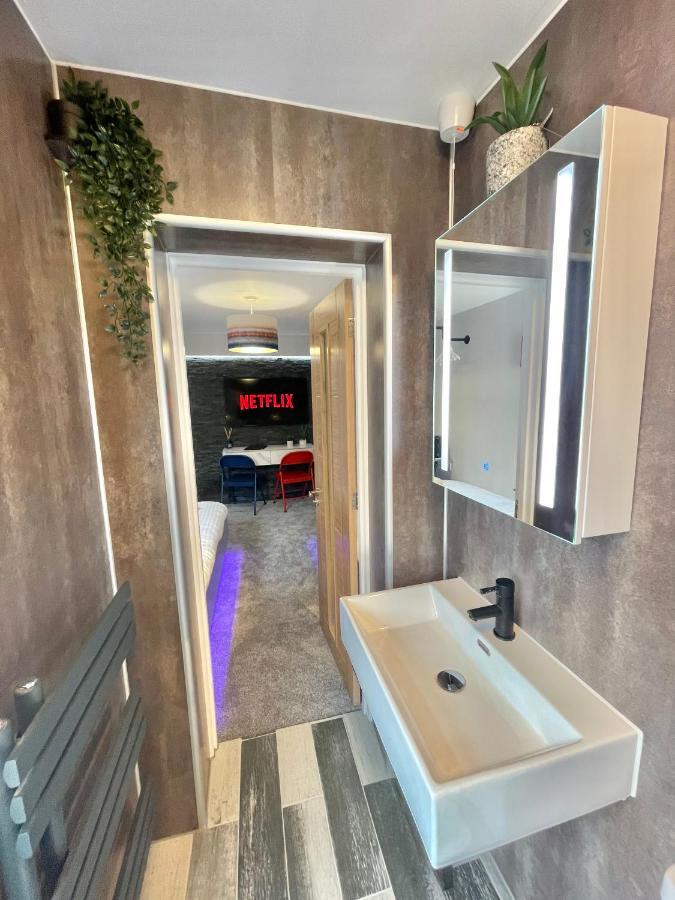 Cloud9 Guest House - By Coastline Retreats - Newly Renovated, Beautiful Ensuite Rooms Near Seafront In Town Centre, Netflix, Superfast Wifi, Communal Kitchen Bournemouth Kültér fotó